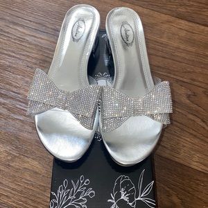 Silver bling bow short heels size 8.5